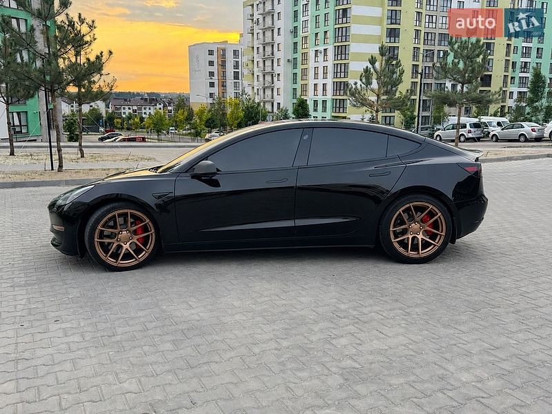 Седан Tesla Model 3 2018 в Рівному