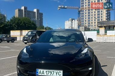 Tesla Model 3  2022