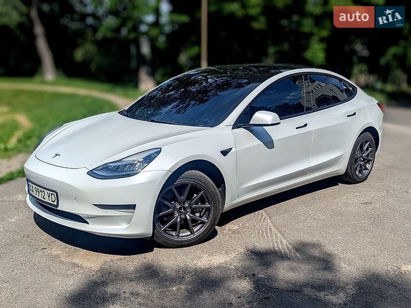 Tesla Model 3 2020