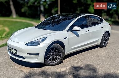 Tesla Model 3  2020