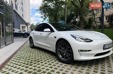 Tesla Model 3  2021