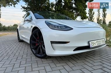 Tesla Model 3  2020