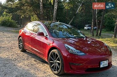 Tesla Model 3  2019