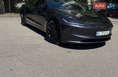 Tesla Model 3  2024