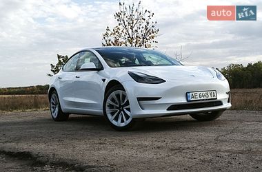 Tesla Model 3  2022