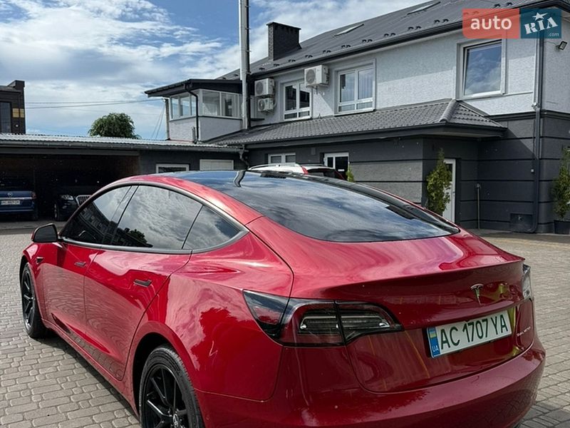 Седан Tesla Model 3 2019 в Нововолынске
