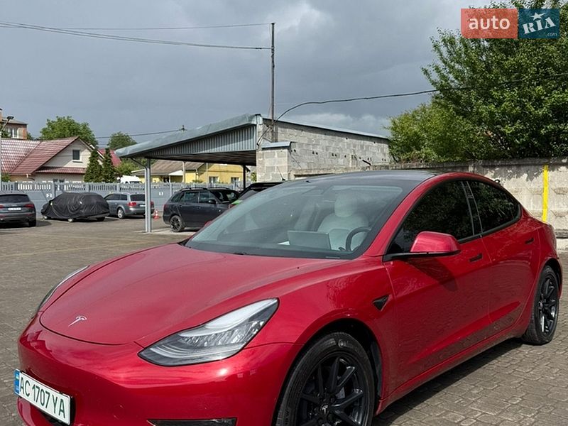 Седан Tesla Model 3 2019 в Нововолынске