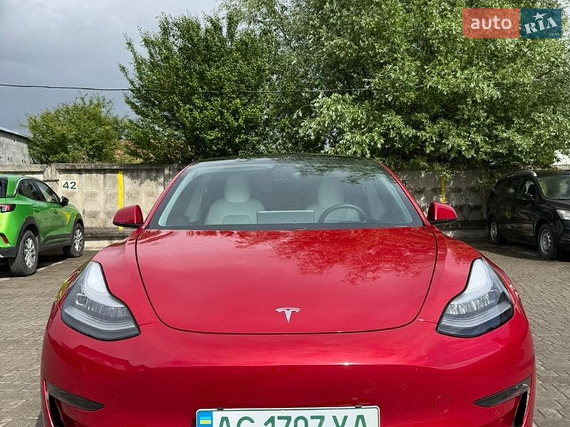 Седан Tesla Model 3 2019 в Нововолынске