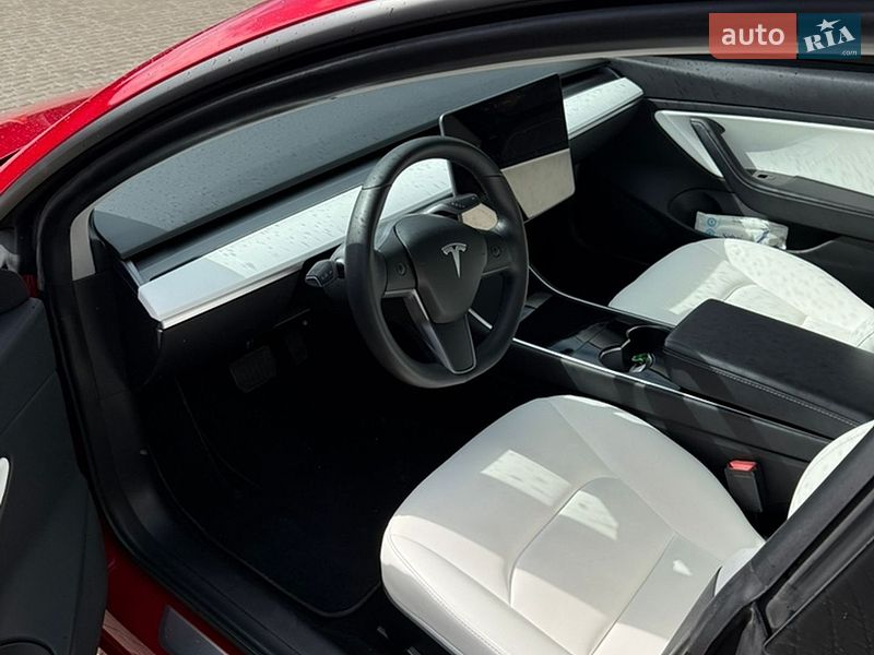 Седан Tesla Model 3 2019 в Нововолынске