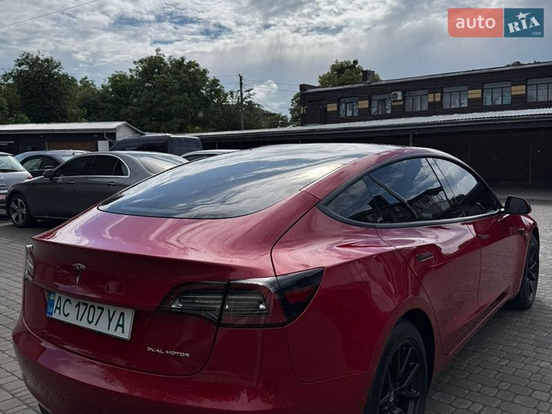 Седан Tesla Model 3 2019 в Нововолынске