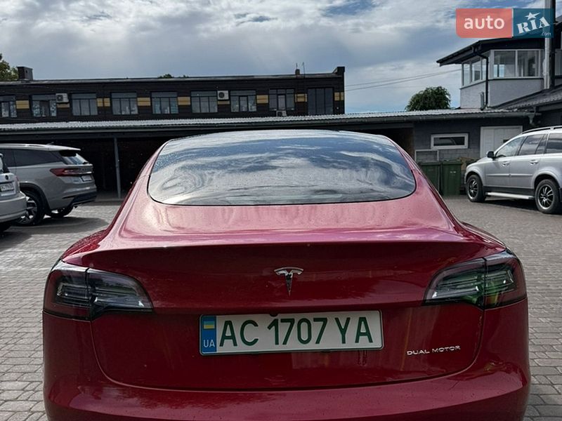 Седан Tesla Model 3 2019 в Нововолынске