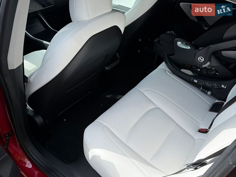 Седан Tesla Model 3 2019 в Нововолынске