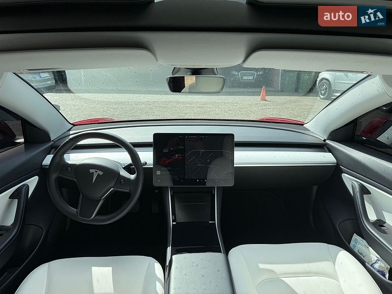Седан Tesla Model 3 2019 в Нововолынске
