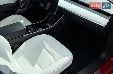 Седан Tesla Model 3 2019 в Нововолынске