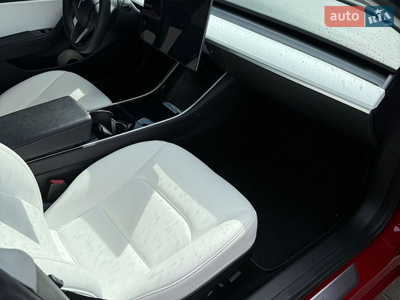 Седан Tesla Model 3 2019 в Нововолынске
