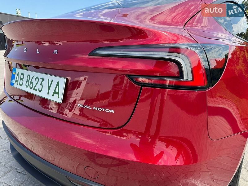 Седан Tesla Model 3 2024 в Гайсине