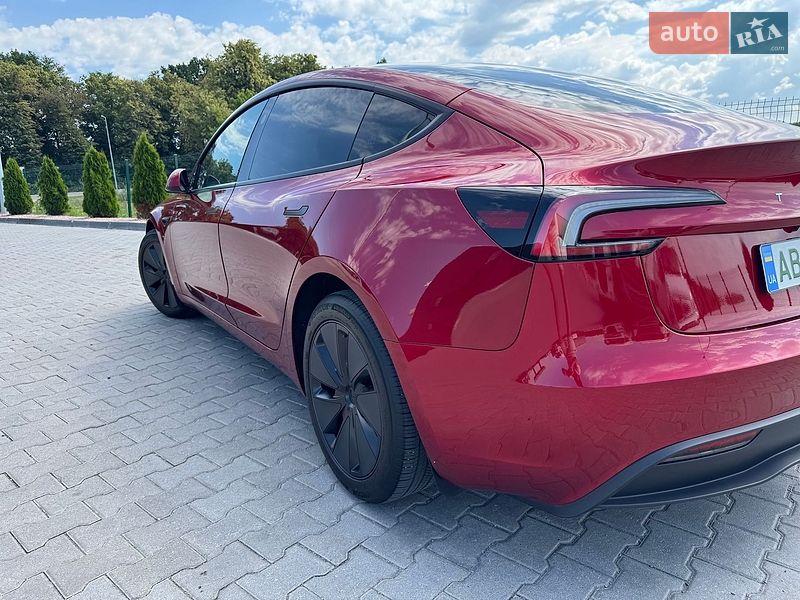 Седан Tesla Model 3 2024 в Гайсине