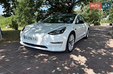 Tesla Model 3  2021