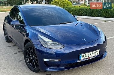 Tesla Model 3  2022