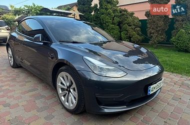 Tesla Model 3  2022