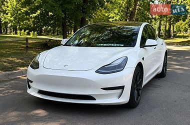 Tesla Model 3  2022