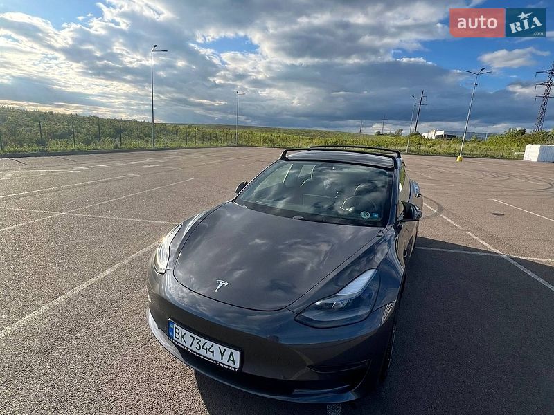 Tesla Model 3 2022
