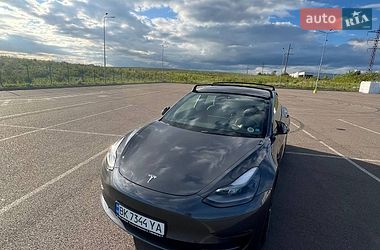 Tesla Model 3  2022