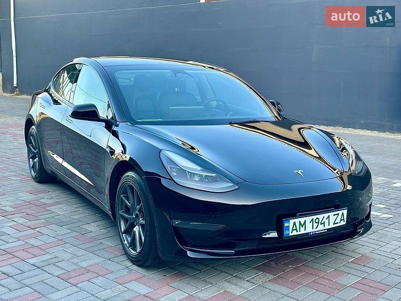 Седан Tesla Model 3 2022 в Житомирі