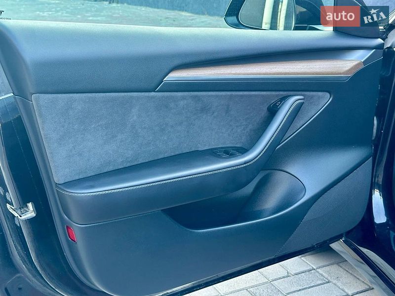 Седан Tesla Model 3 2022 в Житомирі
