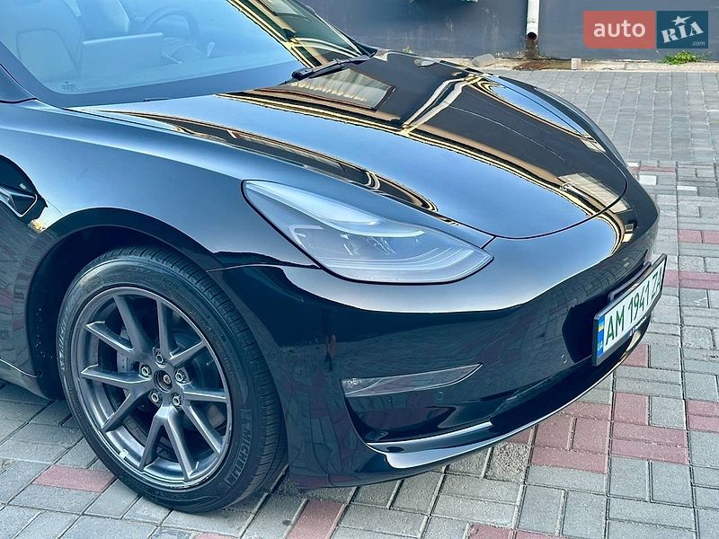 Седан Tesla Model 3 2022 в Житомирі