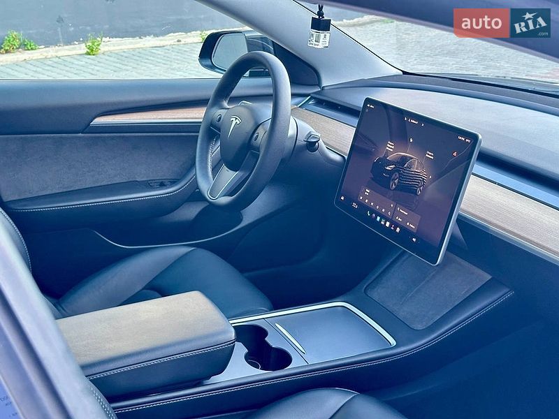 Седан Tesla Model 3 2022 в Житомирі