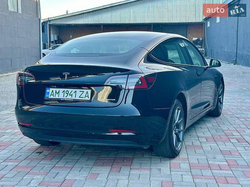 Седан Tesla Model 3 2022 в Житомирі
