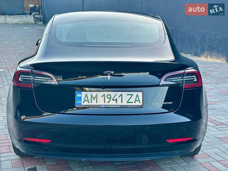 Седан Tesla Model 3 2022 в Житомирі
