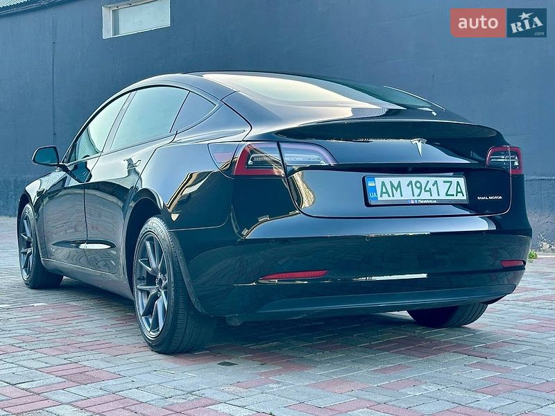 Седан Tesla Model 3 2022 в Житомирі
