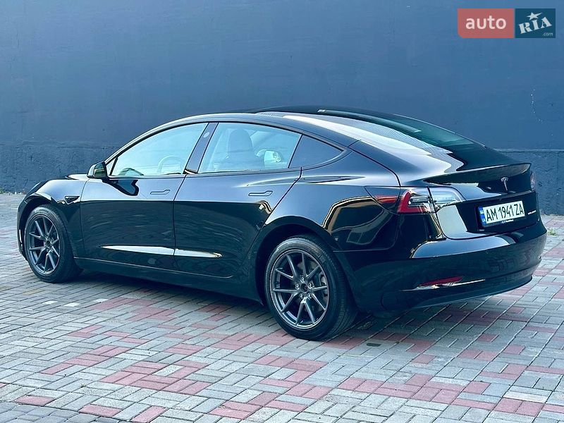 Седан Tesla Model 3 2022 в Житомирі