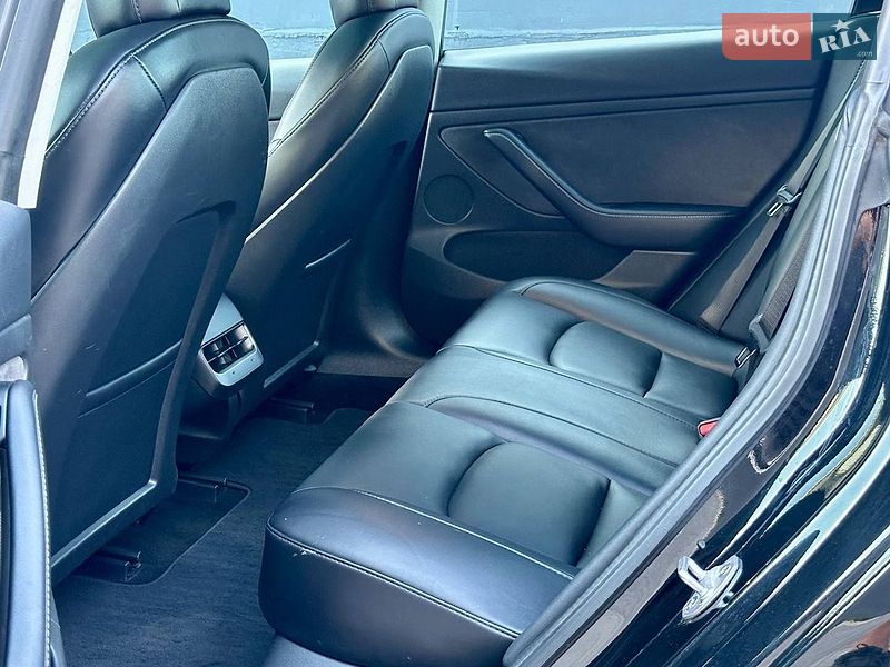 Седан Tesla Model 3 2022 в Житомирі