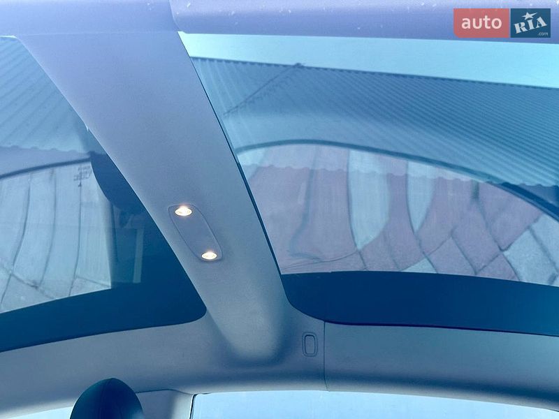 Седан Tesla Model 3 2022 в Житомирі
