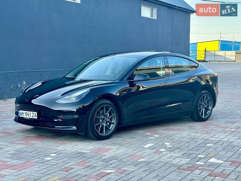 Седан Tesla Model 3 2022 в Житомирі