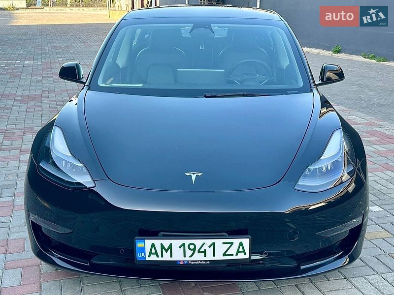 Седан Tesla Model 3 2022 в Житомирі