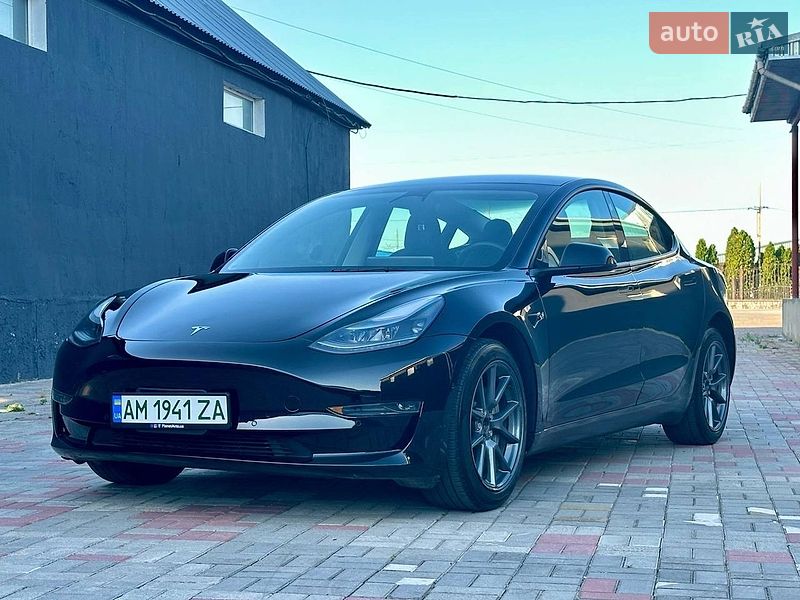 Седан Tesla Model 3 2022 в Житомирі