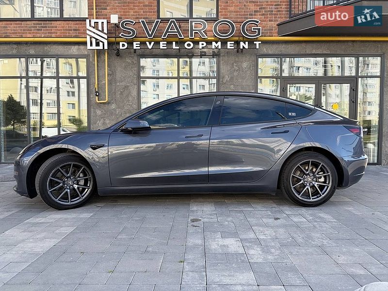 Седан Tesla Model 3 2022 в Виннице
