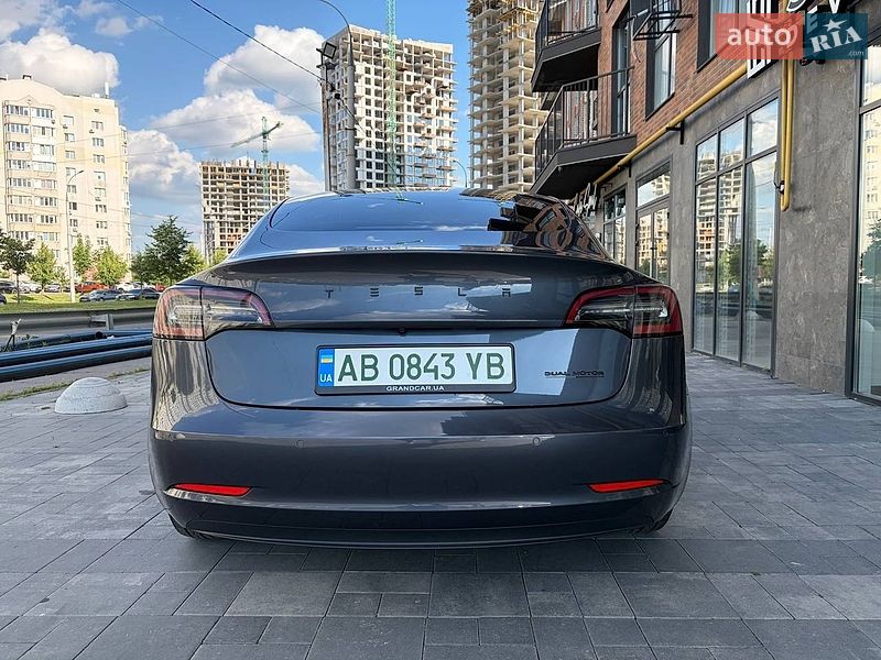 Седан Tesla Model 3 2022 в Виннице