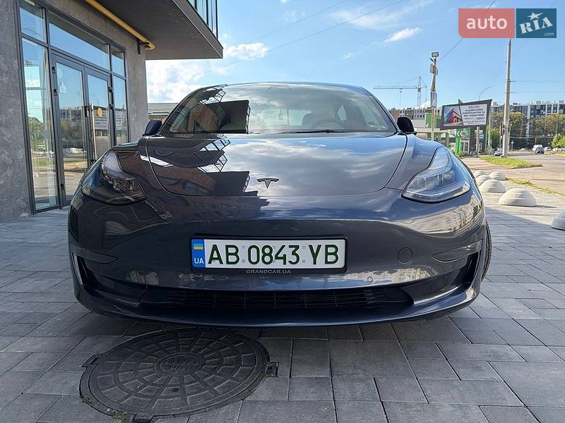 Седан Tesla Model 3 2022 в Виннице