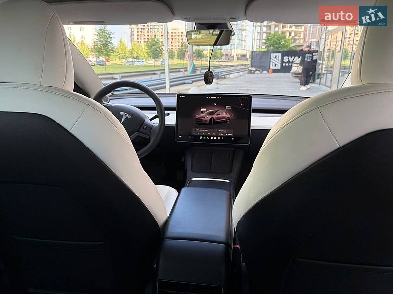 Седан Tesla Model 3 2022 в Виннице