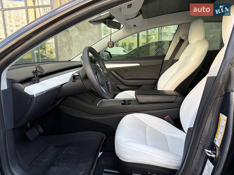 Седан Tesla Model 3 2022 в Виннице