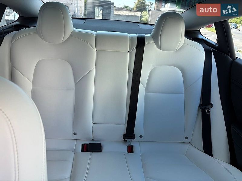 Седан Tesla Model 3 2022 в Виннице