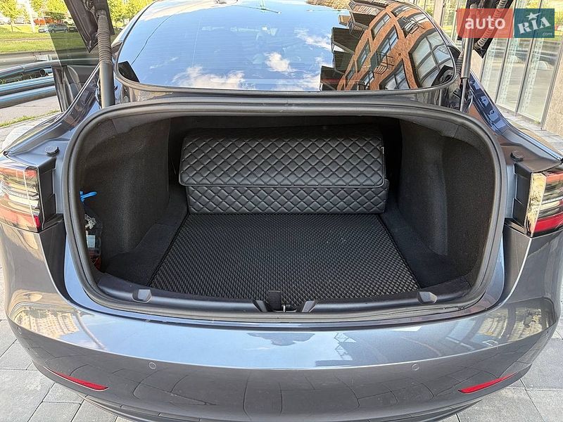 Седан Tesla Model 3 2022 в Виннице