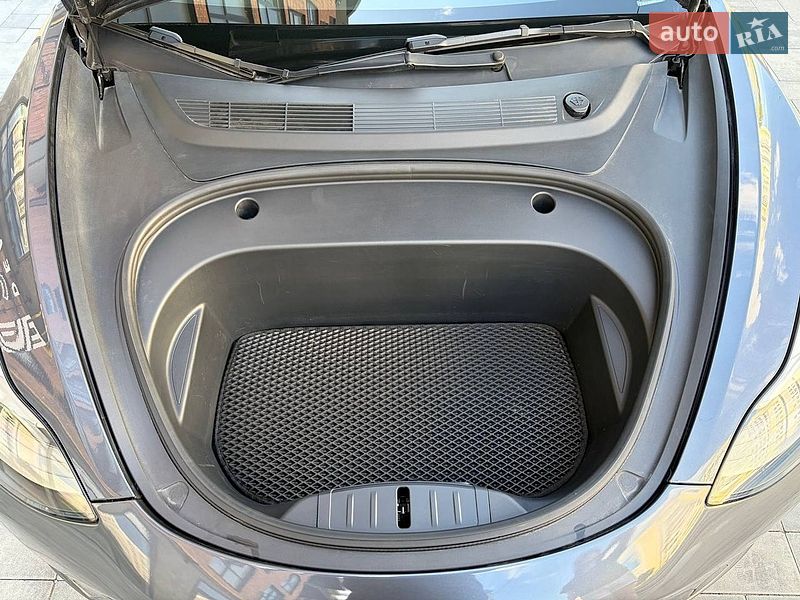 Седан Tesla Model 3 2022 в Виннице