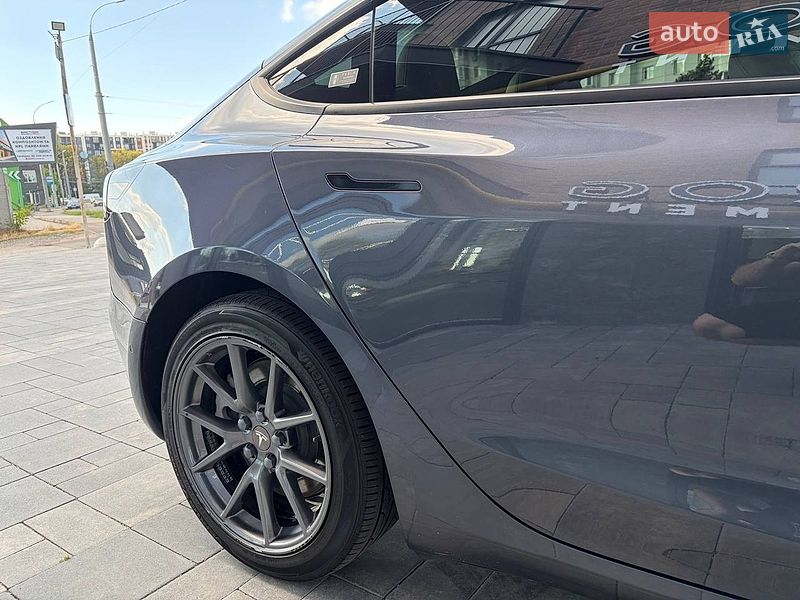 Седан Tesla Model 3 2022 в Виннице