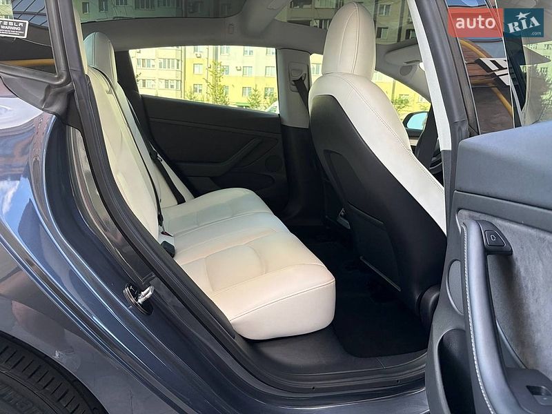 Седан Tesla Model 3 2022 в Виннице